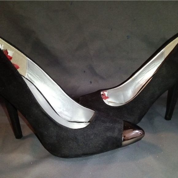 Delights 9.5 cone heel, black felt pointed heels w silver tip - Picture 3 of 11